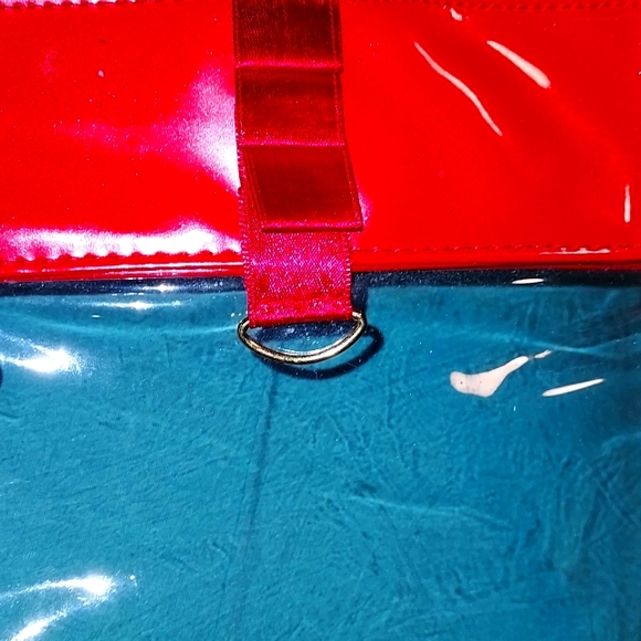 A lucite travel bag - Picture 3 of 3